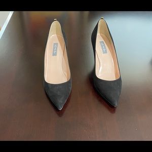 Sarah Jessica Parker suede pumps